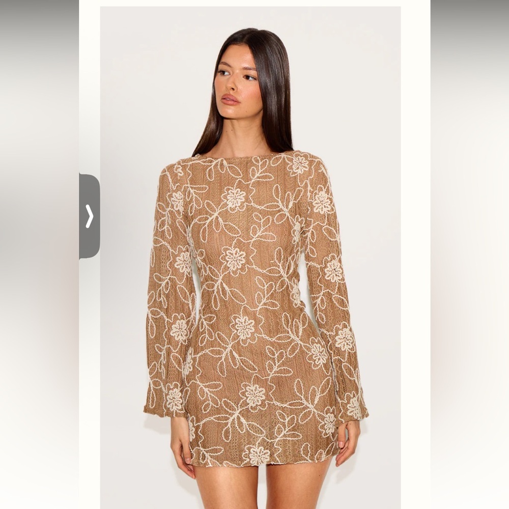 Pretty Little Thing Tan Textured Floral Shift Dress Size 4